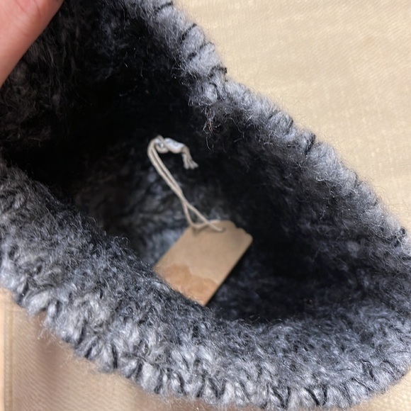 Women’s black and grey winter hat - Picture 5 of 5